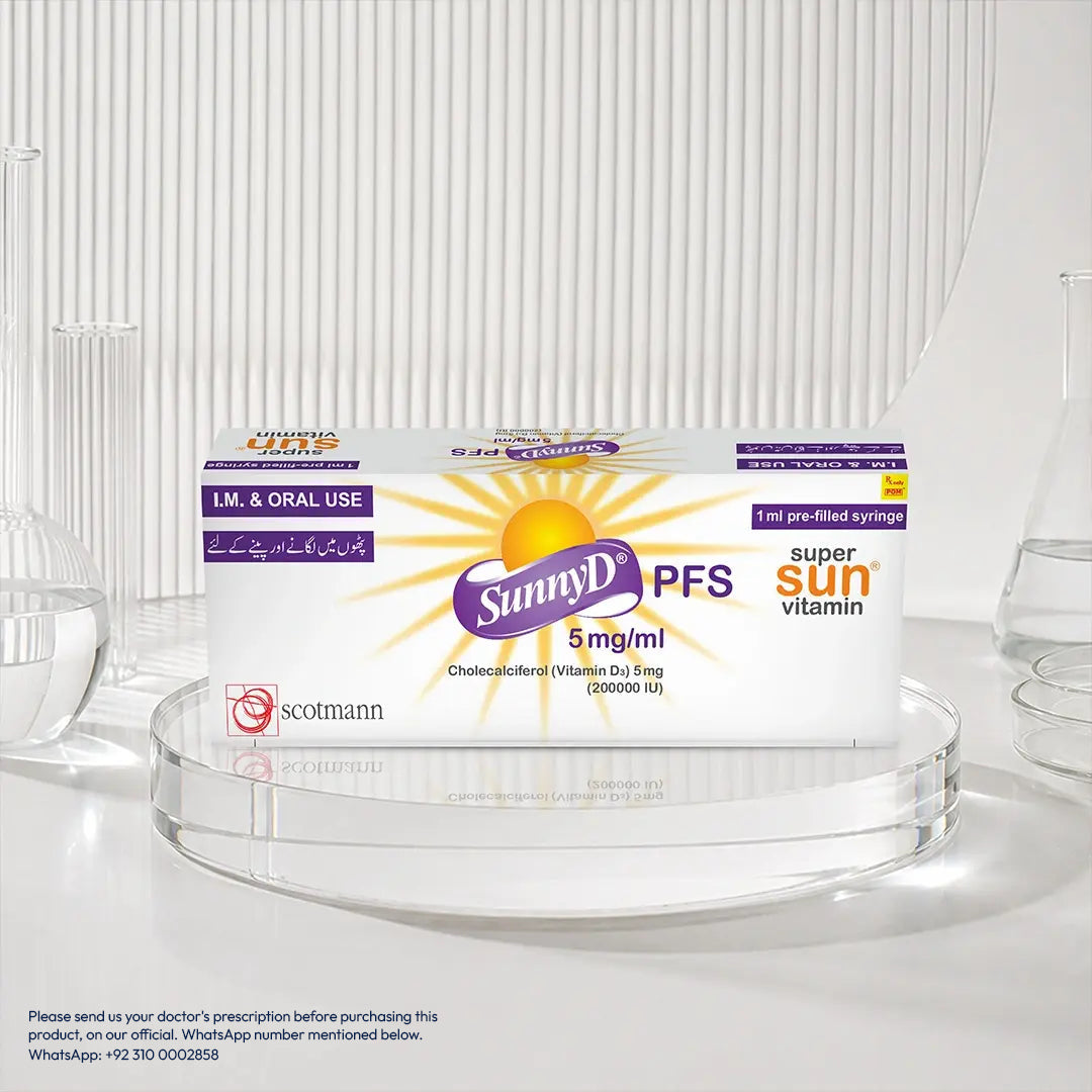 A box of SunnyD PFS super sun vitamin 5 mg/ml oral drops, displayed on a clear glass petri dish with glass beakers in the background.